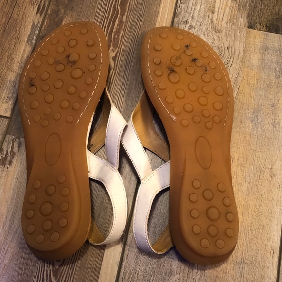 Used.  Sandals w/ adjustable buckle. - Picture 11 of 14